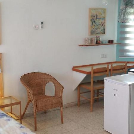 Jordan Valley One Room Apartment Menaẖemya Eksteriør bilde