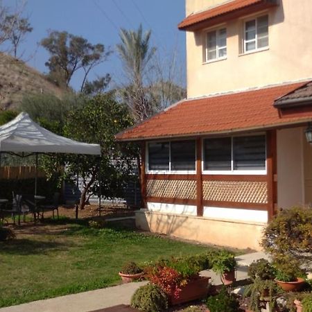 Jordan Valley One Room Apartment Menaẖemya Eksteriør bilde