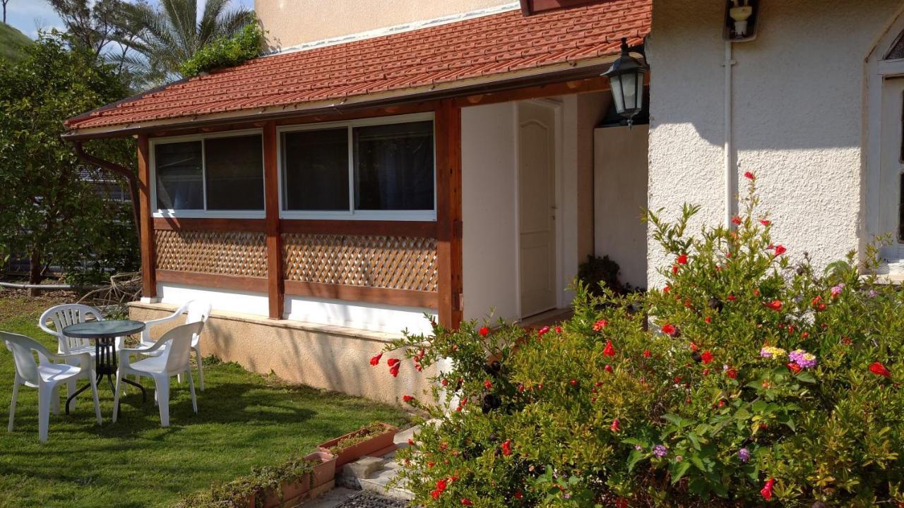 Jordan Valley One Room Apartment Menaẖemya Eksteriør bilde