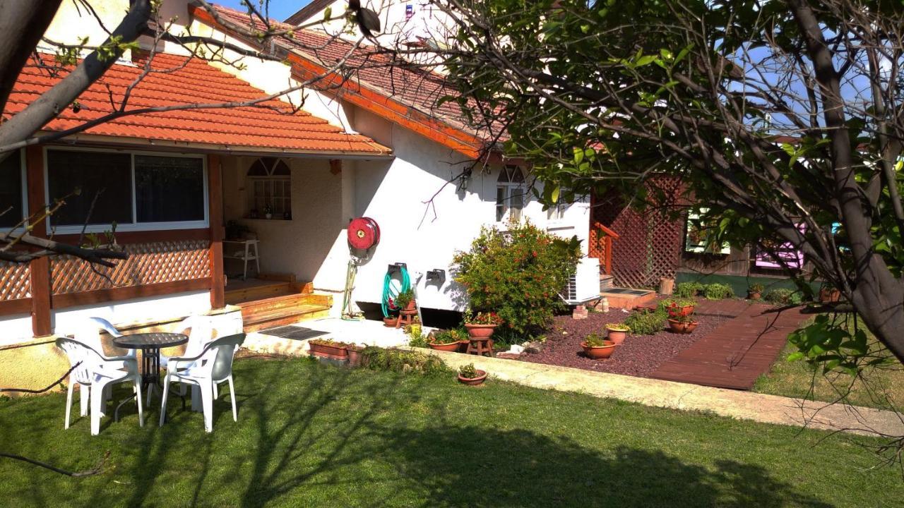 Jordan Valley One Room Apartment Menaẖemya Eksteriør bilde