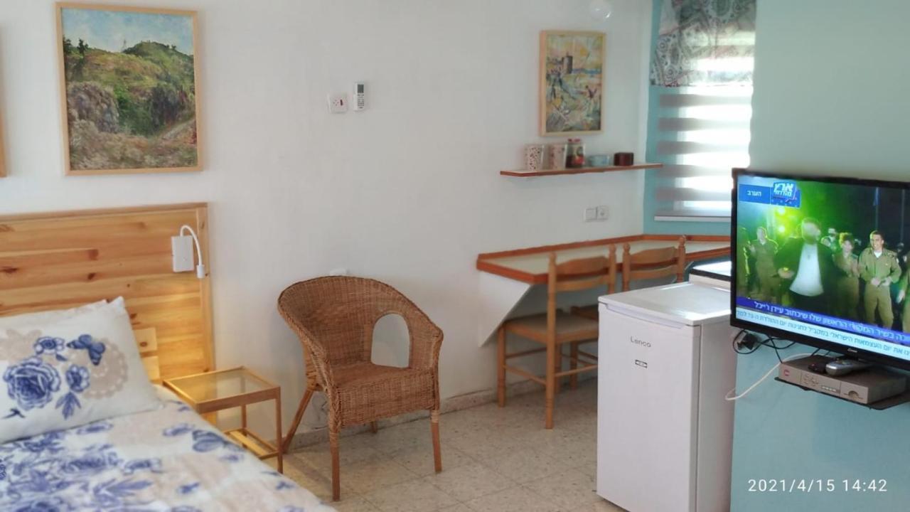 Jordan Valley One Room Apartment Menaẖemya Eksteriør bilde