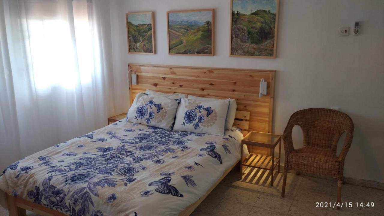 Jordan Valley One Room Apartment Menaẖemya Eksteriør bilde