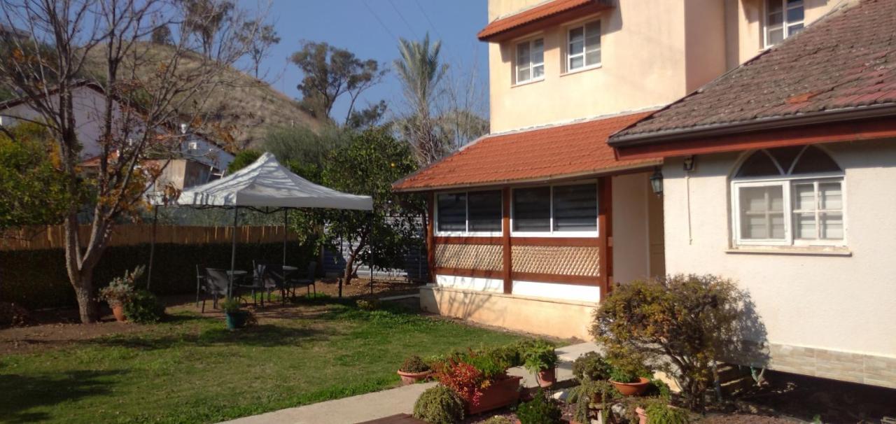 Jordan Valley One Room Apartment Menaẖemya Eksteriør bilde