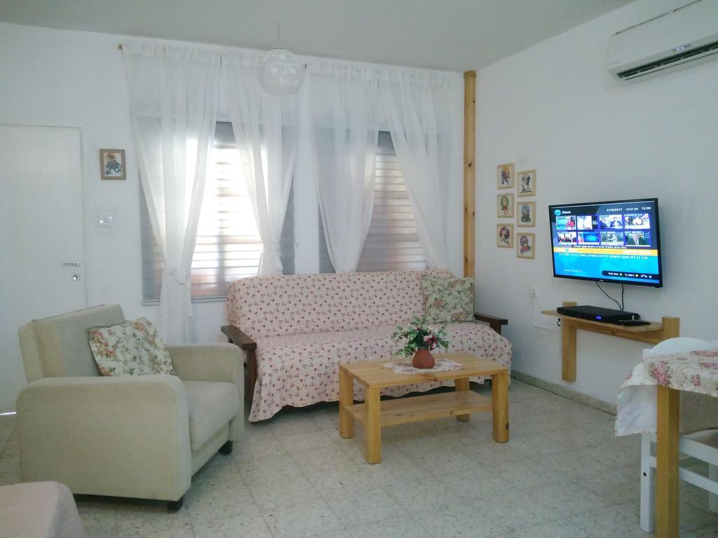 Jordan Valley One Room Apartment Menaẖemya Eksteriør bilde