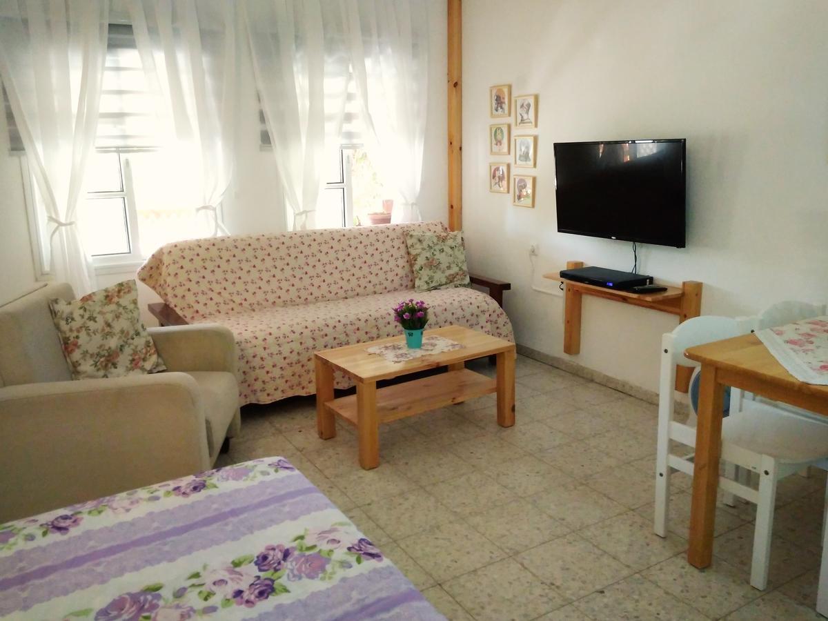 Jordan Valley One Room Apartment Menaẖemya Eksteriør bilde